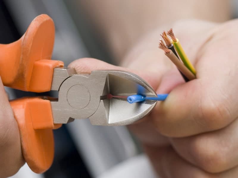 Avail the Services of Electricians